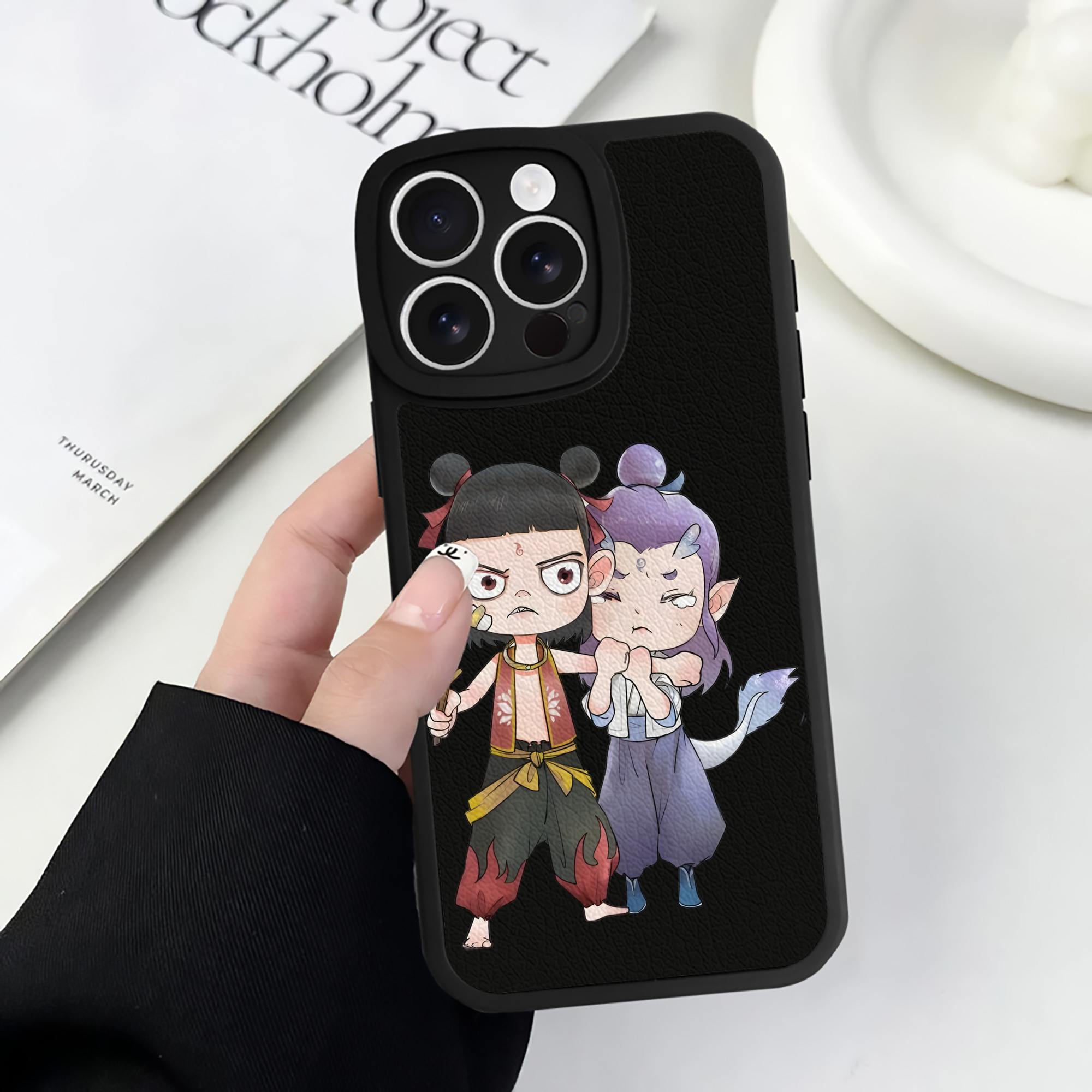 （画像用） Ne Zha 2 ナタ 魔童の大暴れ 【iPhone 16シリーズ対応】シリコンスマホケース（レザー調） 材質：シリコン